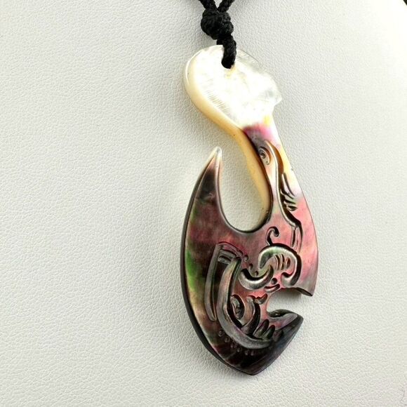 Polynesian style Mother of Pearl Carved Fish Hook Pendant Necklace - adjustable - Picture 3 of 4